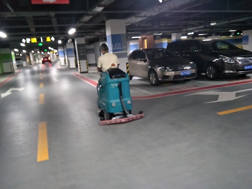 1575012000529226.jpg 駕駛式洗地機.JPG