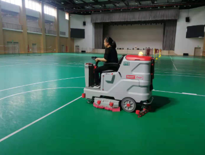 駕駛洗地機 駕駛洗地機